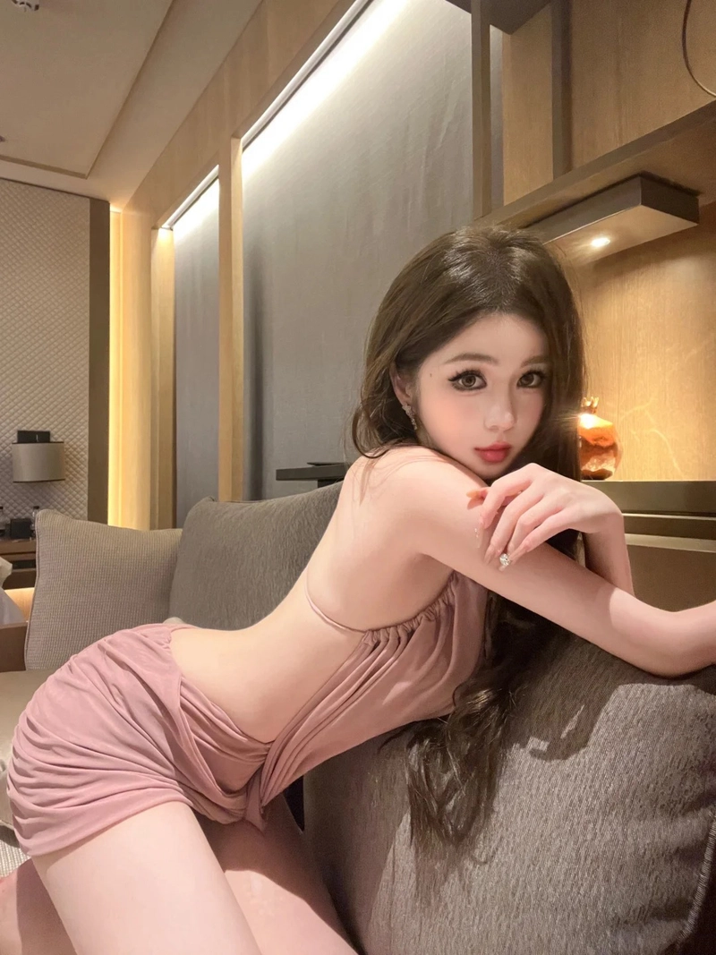 Gái xinh đẹp mặc váy phong cách