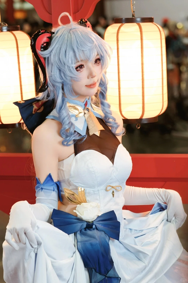 Gái xinh diện trang phục cosplay Genshin