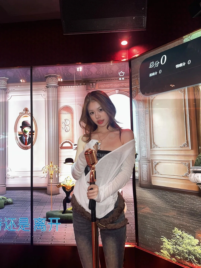 Gái xinh karaoke không gian riêng tư