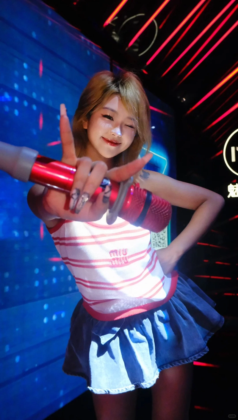 Gái xinh karaoke sexy đời thường