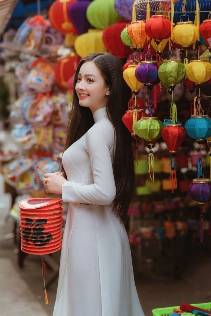 Gái xinh mặc áo dài siêu mỏng trang nhã