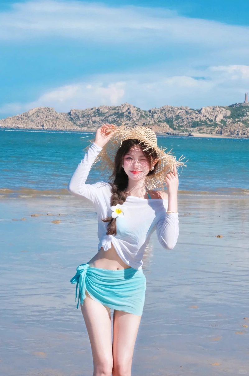 Gái xinh mặc bikini đi biển TikTok