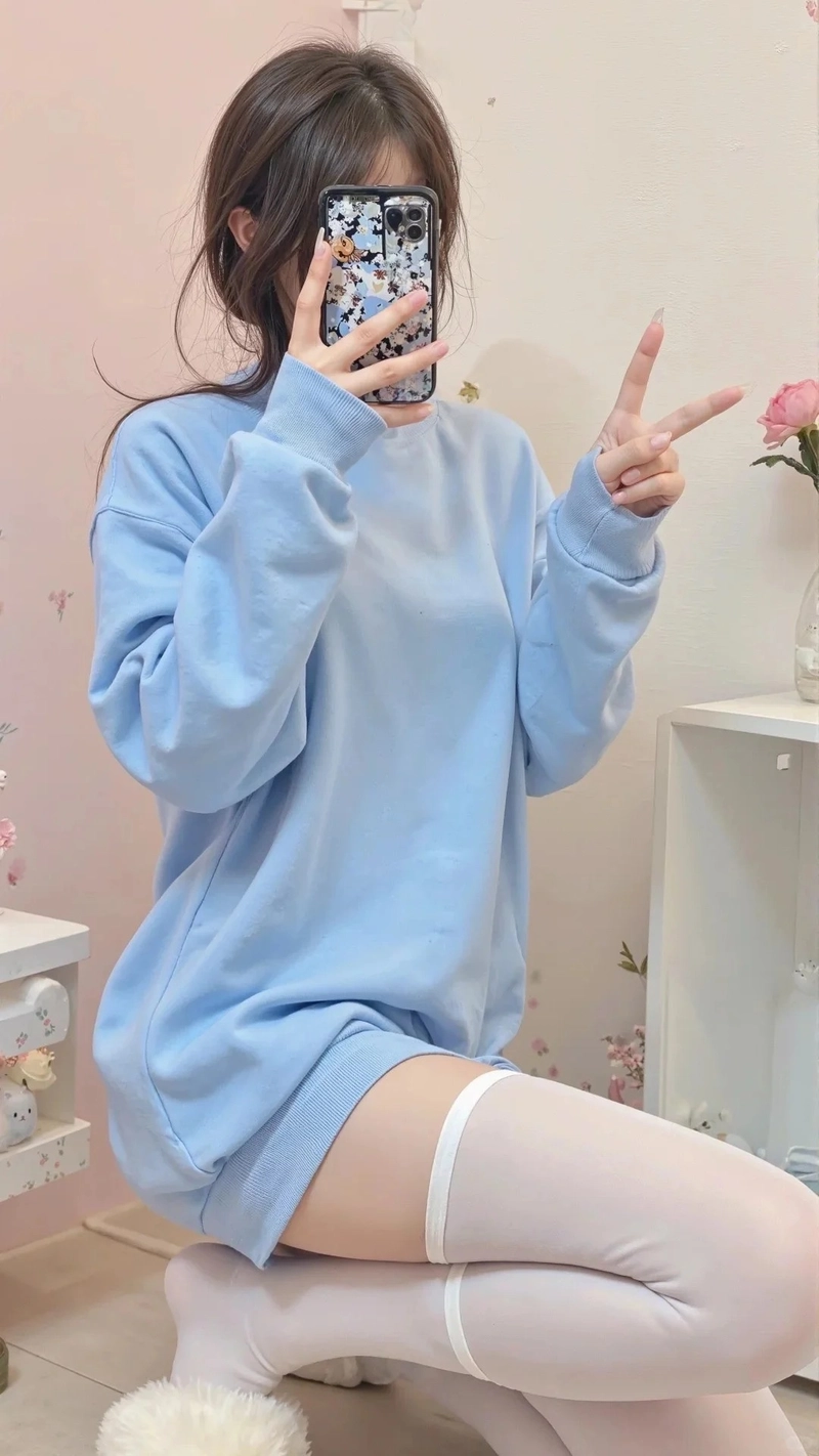 Gái xinh mặc đồ sexy khoe nét đẹp tự tin