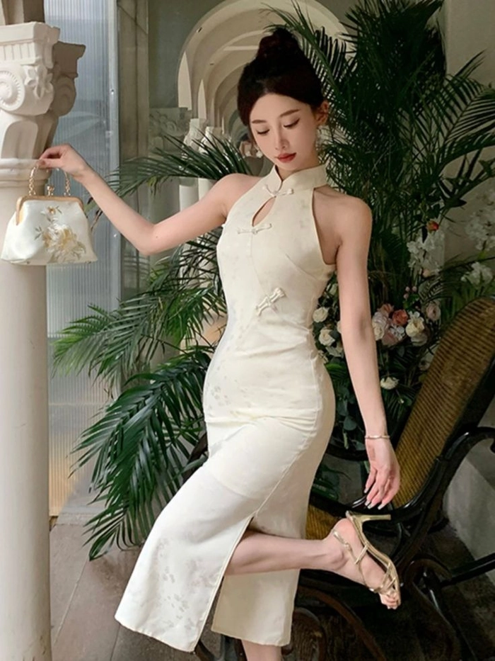 Gái xinh mặc sườn xám phong cách gợi cảm