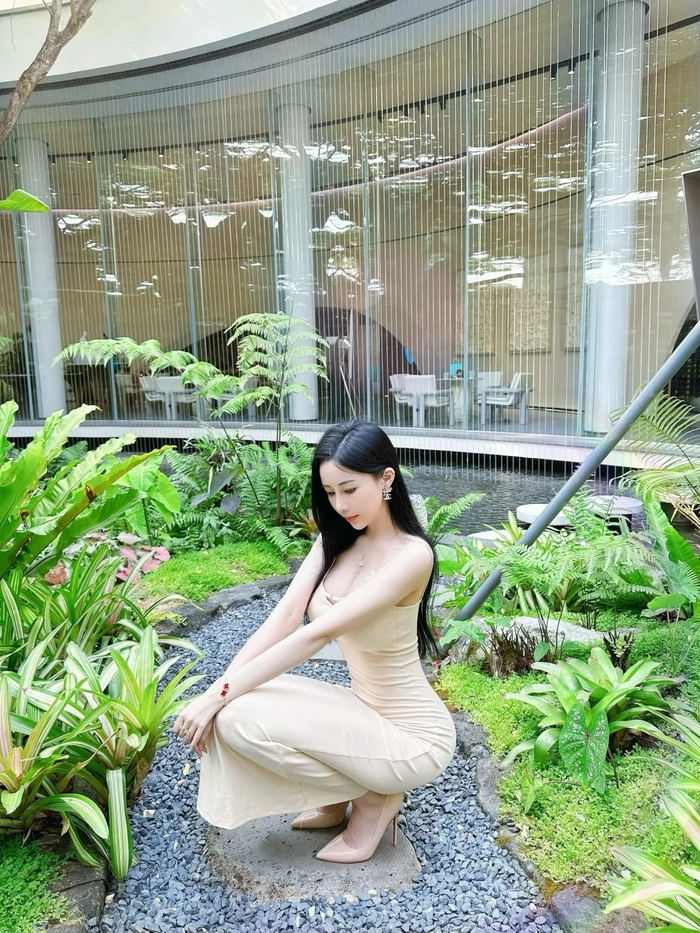 Gái xinh mặc váy body dáng thon