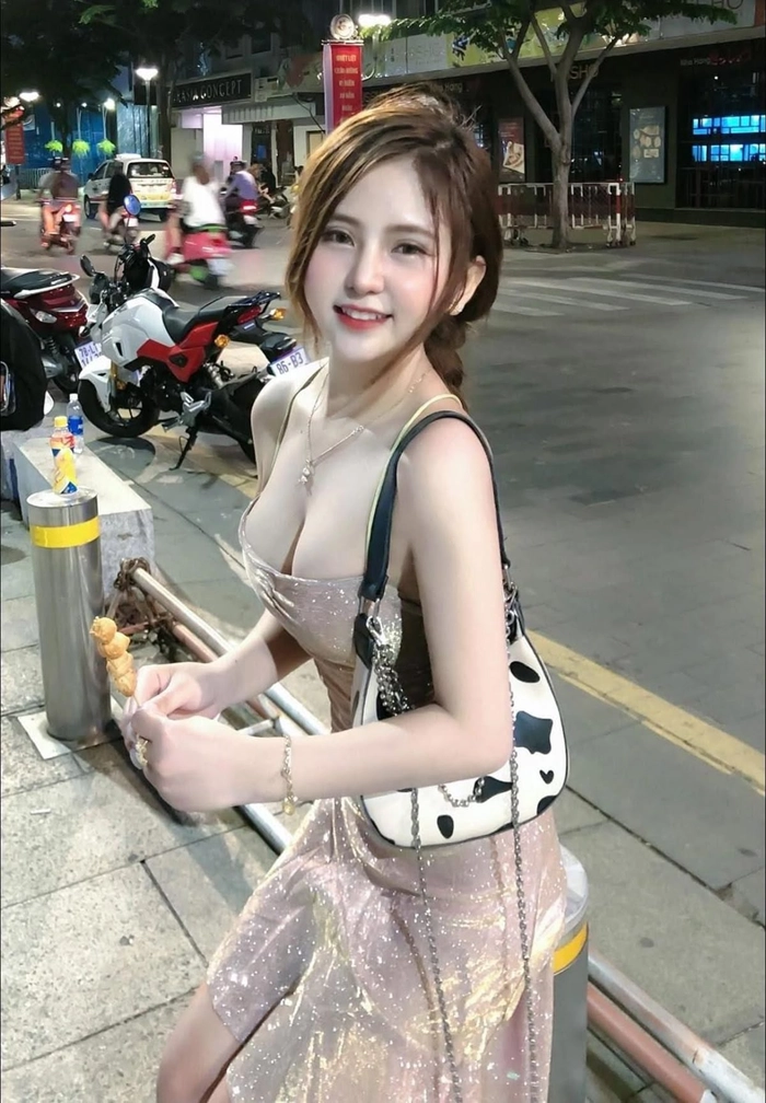 Gái xinh mặc váy body sexy tinh tế