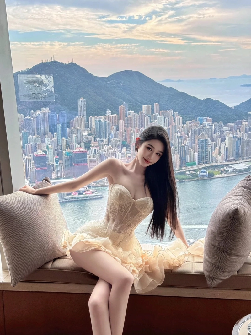 Gái xinh mặc váy công chúa ngọt ngào