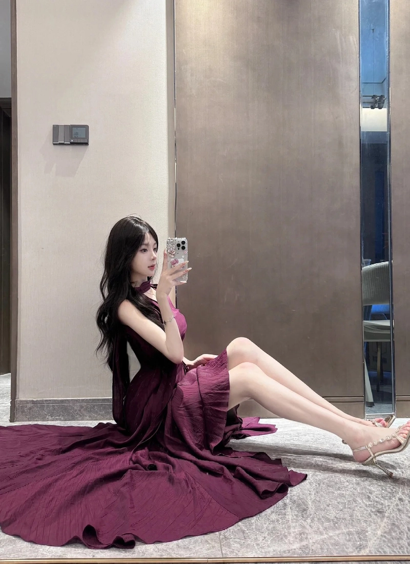 Gái xinh mặc váy dài ngọt ngào