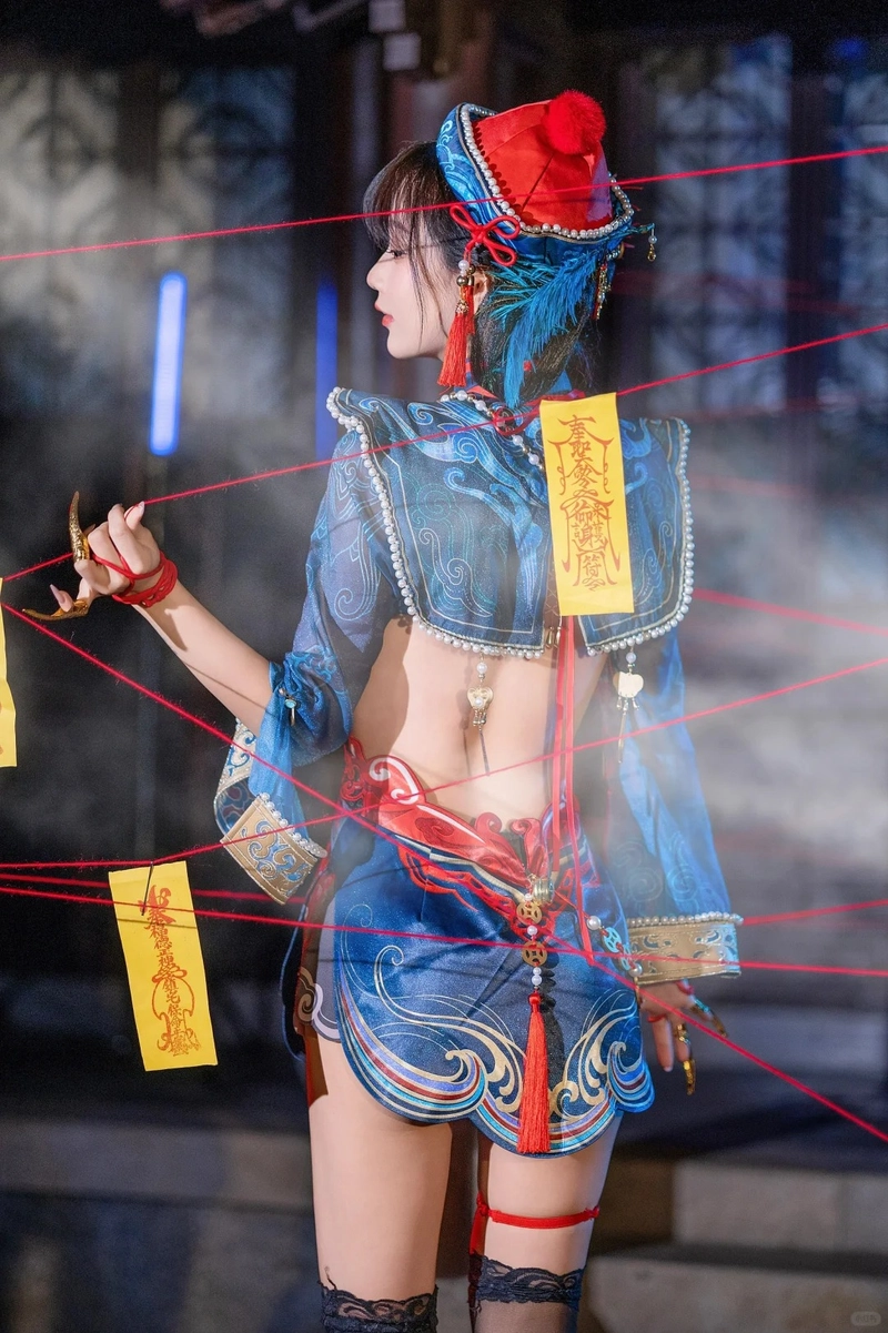 Gái xinh tạo hình ma nữ nhẹ nhàng quyến rũ