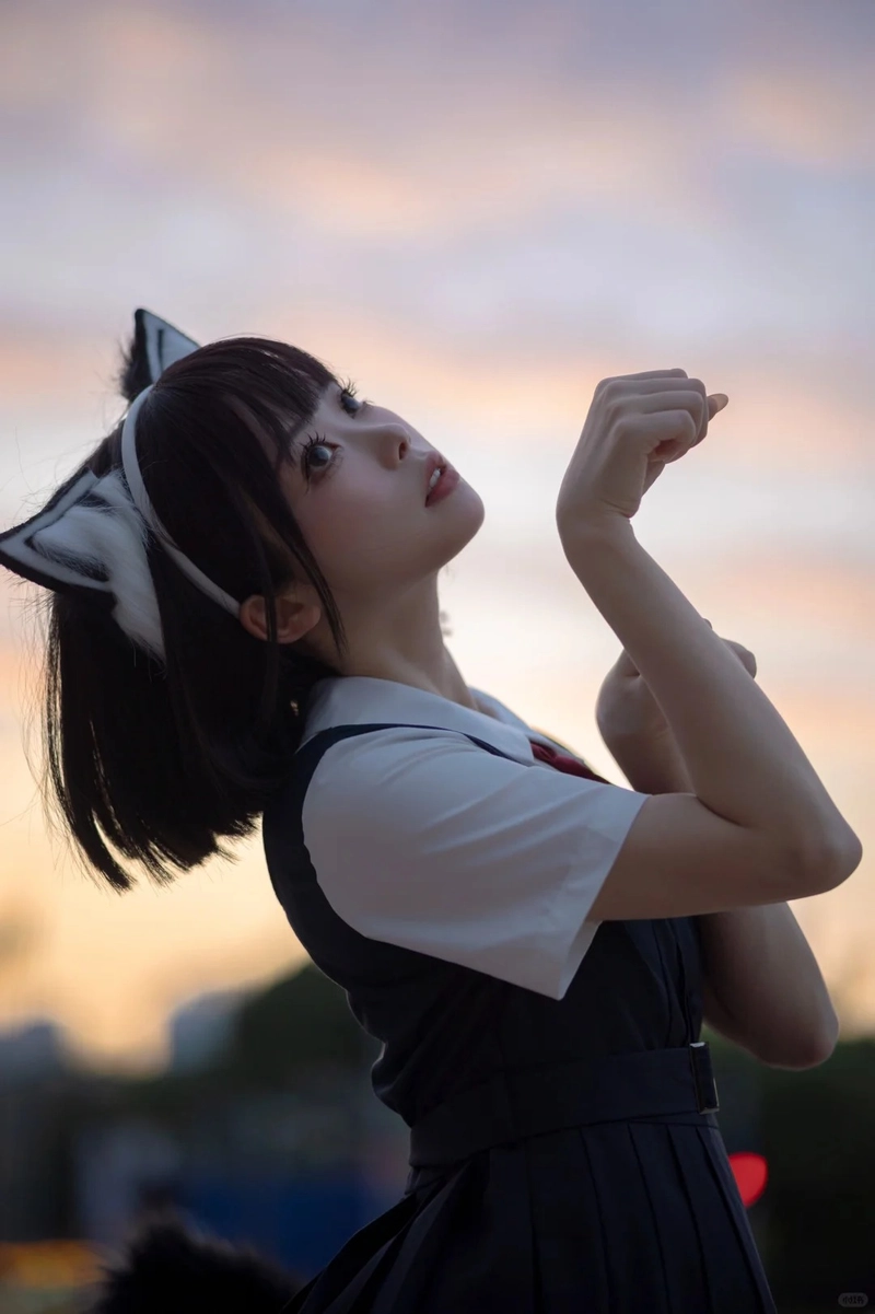 Gái xinh trong tạo hình mèo đen thần thái