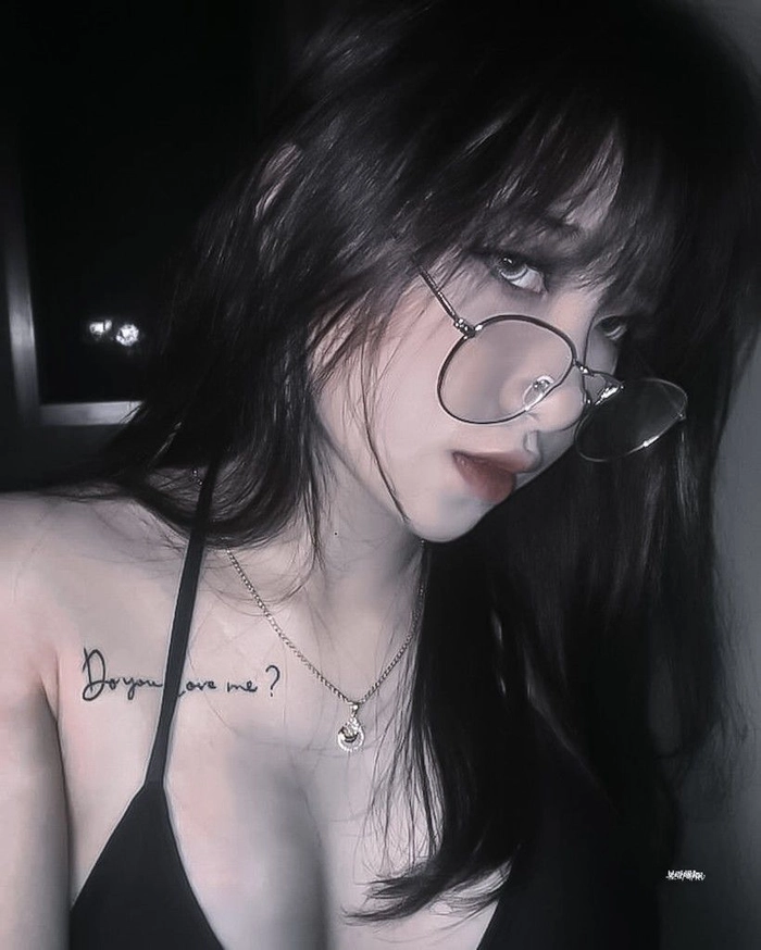 Gái xinh xăm hình phong cách táo bạo