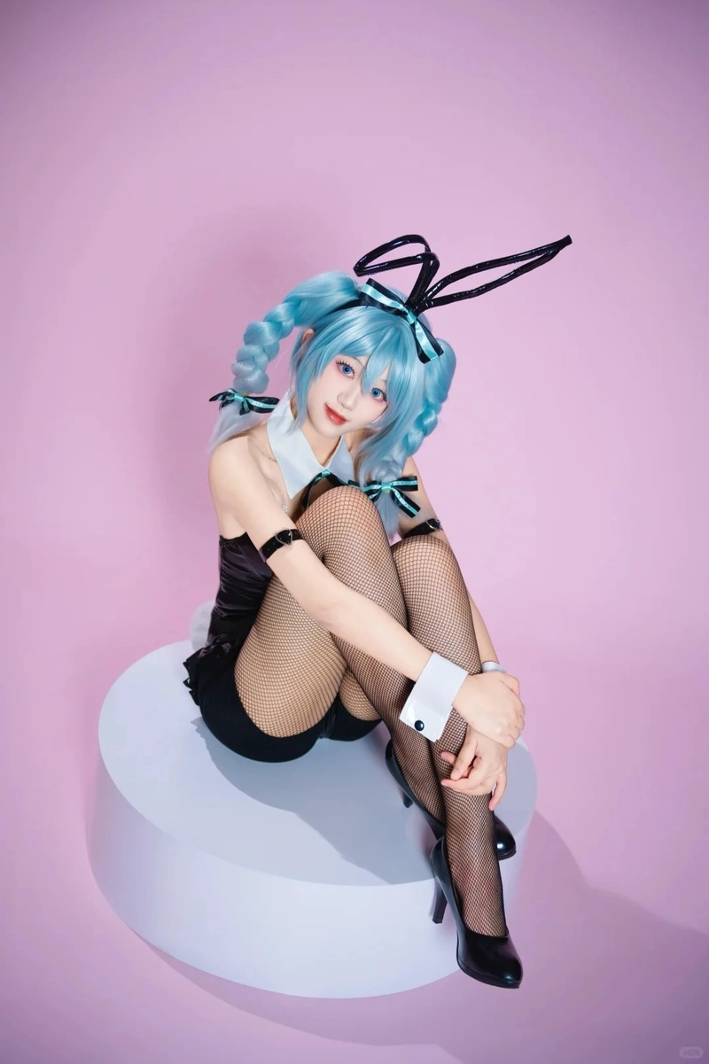 Girl cosplay tho tao dang hut mat