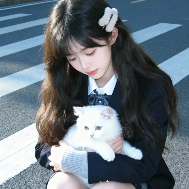 Hình ảnh avatar gái xinh cá tính