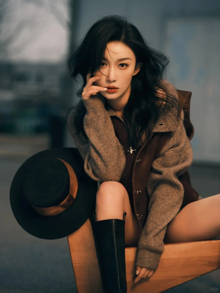 Hình ảnh gái ngầu tạo điểm nhấn nổi bật