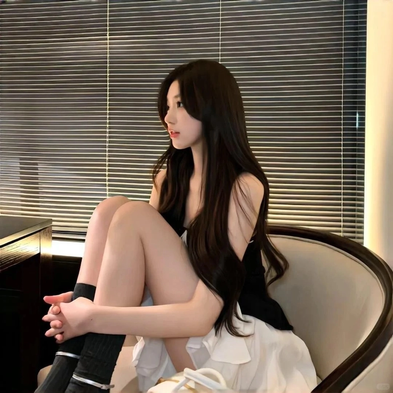 Hình ảnh gái xinh sexy với ánh nhìn quyến rũ