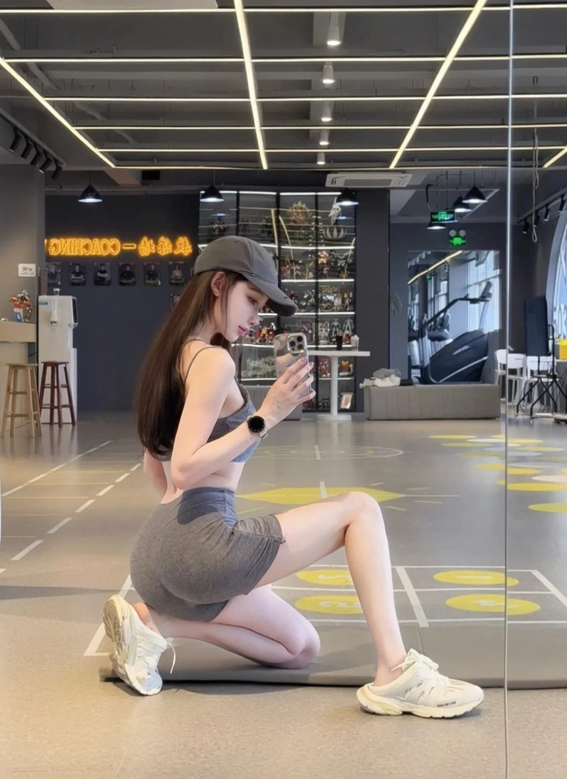 Hình ảnh gái xinh tập gym đầy sức sống