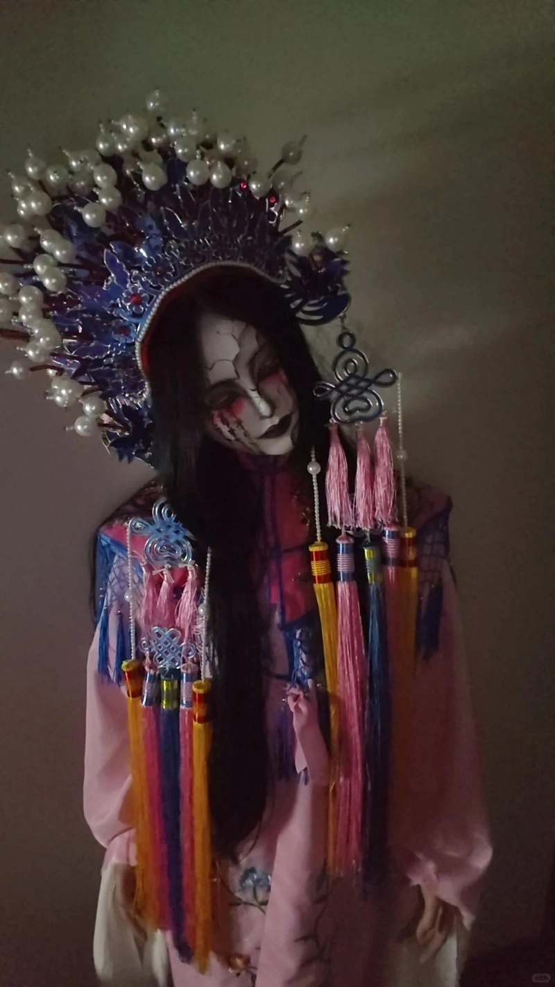 Hình cosplay ma mang vibe lạnh sống lưng