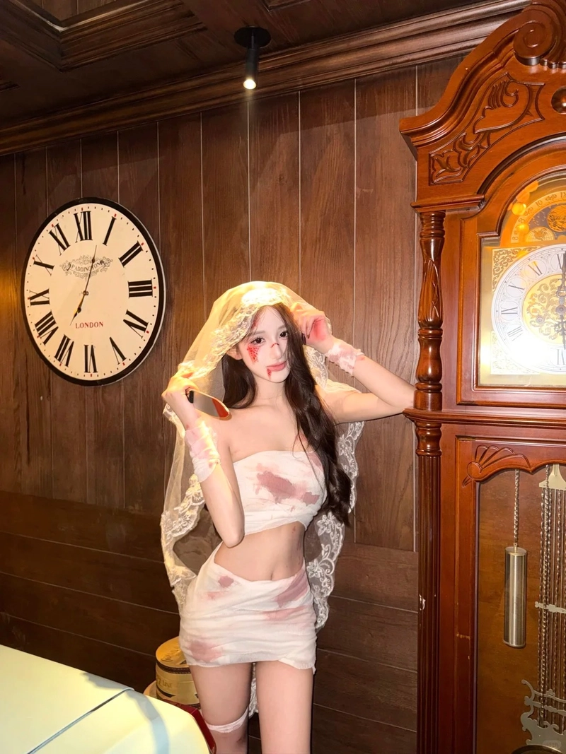 Hình gái đẹp cosplay ma nữ gợi cảm