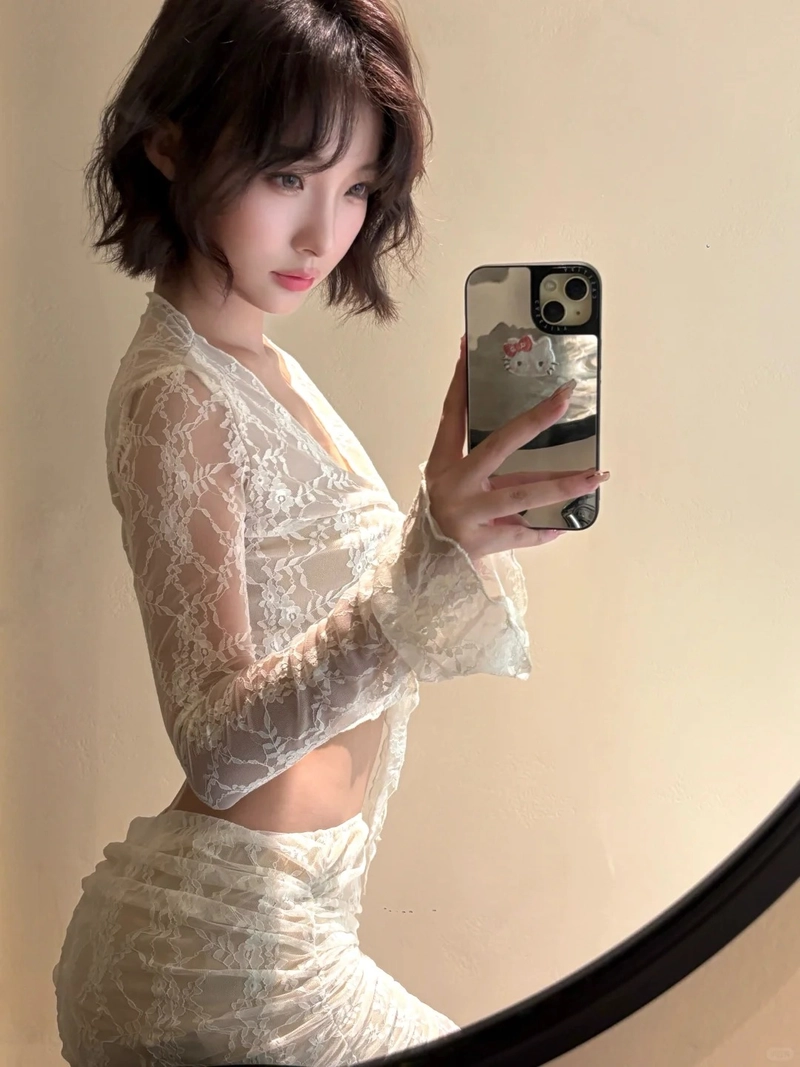 Hình gái đẹp tóc ngắn phong cách sexy