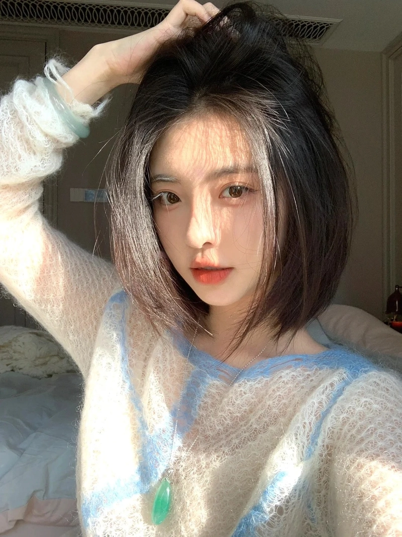 Hình gái tóc ngắn xinh cuốn mắt