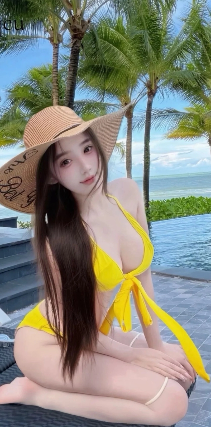 Hình gái xinh bikini phong cách biển