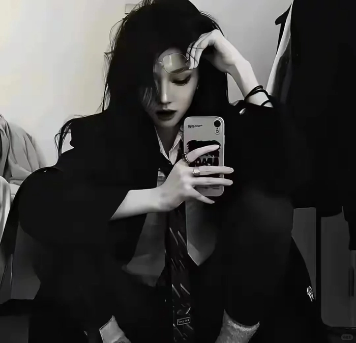 Hình gái xinh cool ngầu biểu cảm sắc lạnh