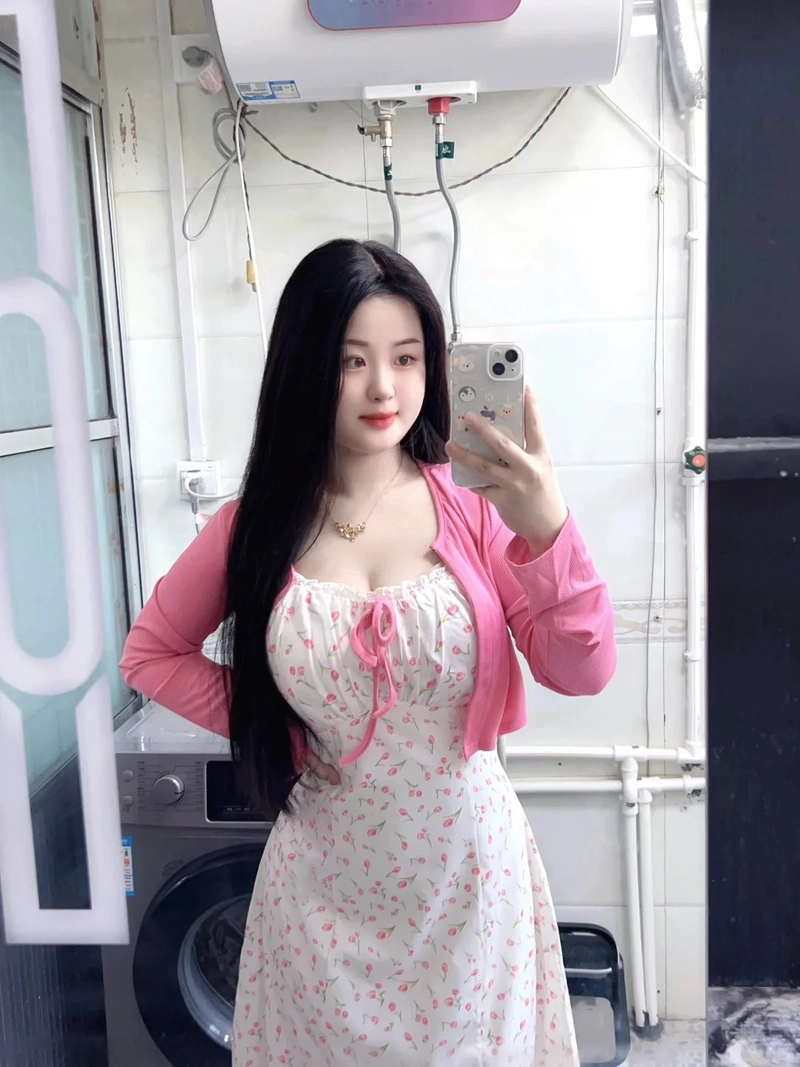 Hình gái xinh múp sexy tự nhiên