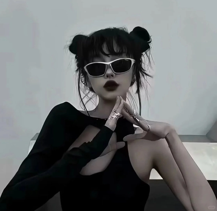 Hình gái xinh ngầu phong cách high fashion