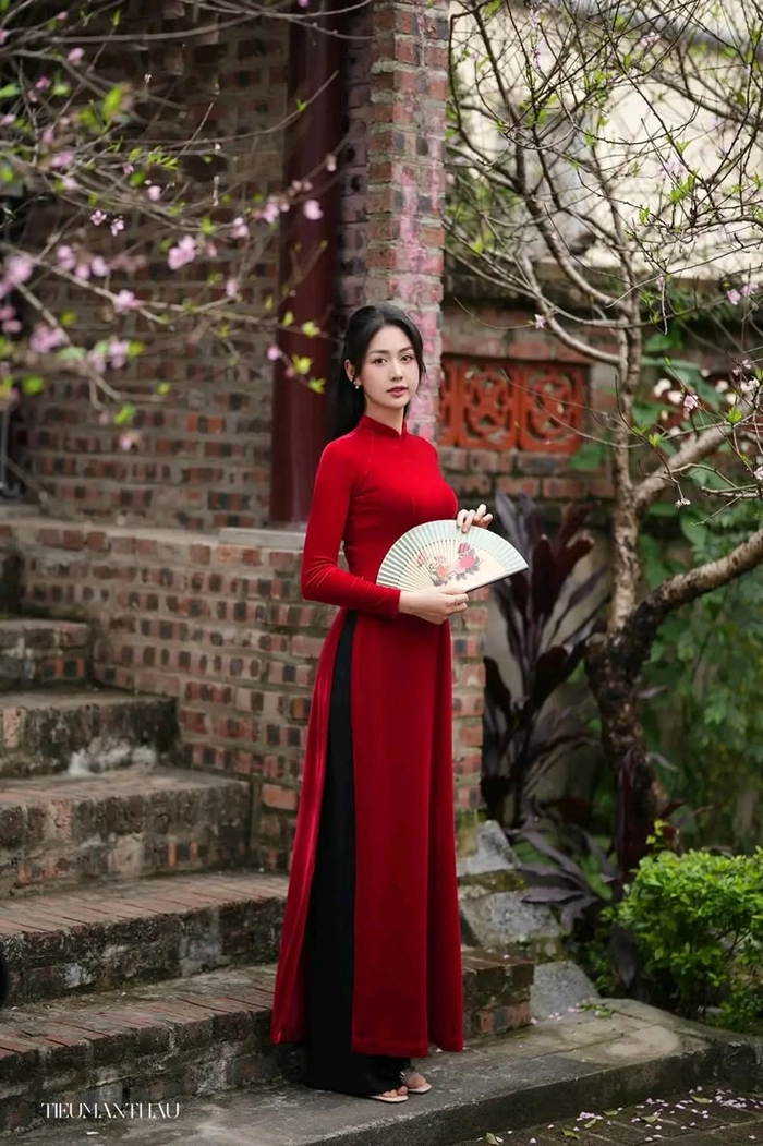 Hình nền gái xinh áo dài phong cách truyền thống