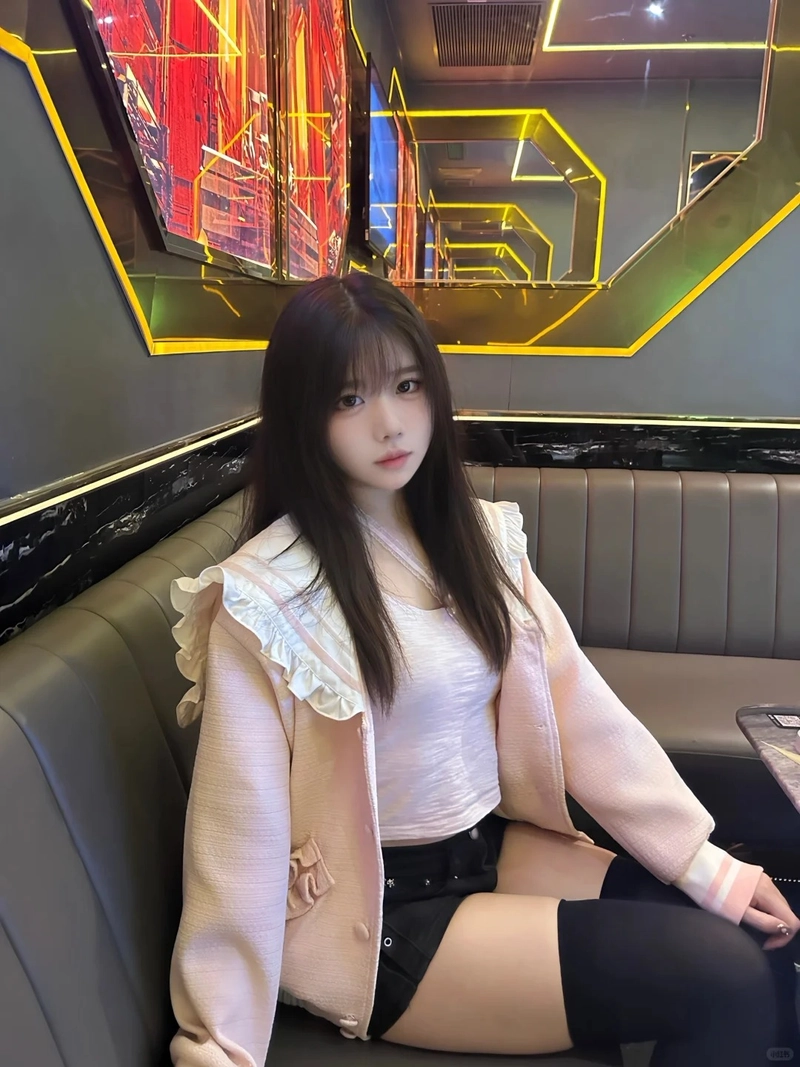 Hot girl karaoke sexy tinh tế