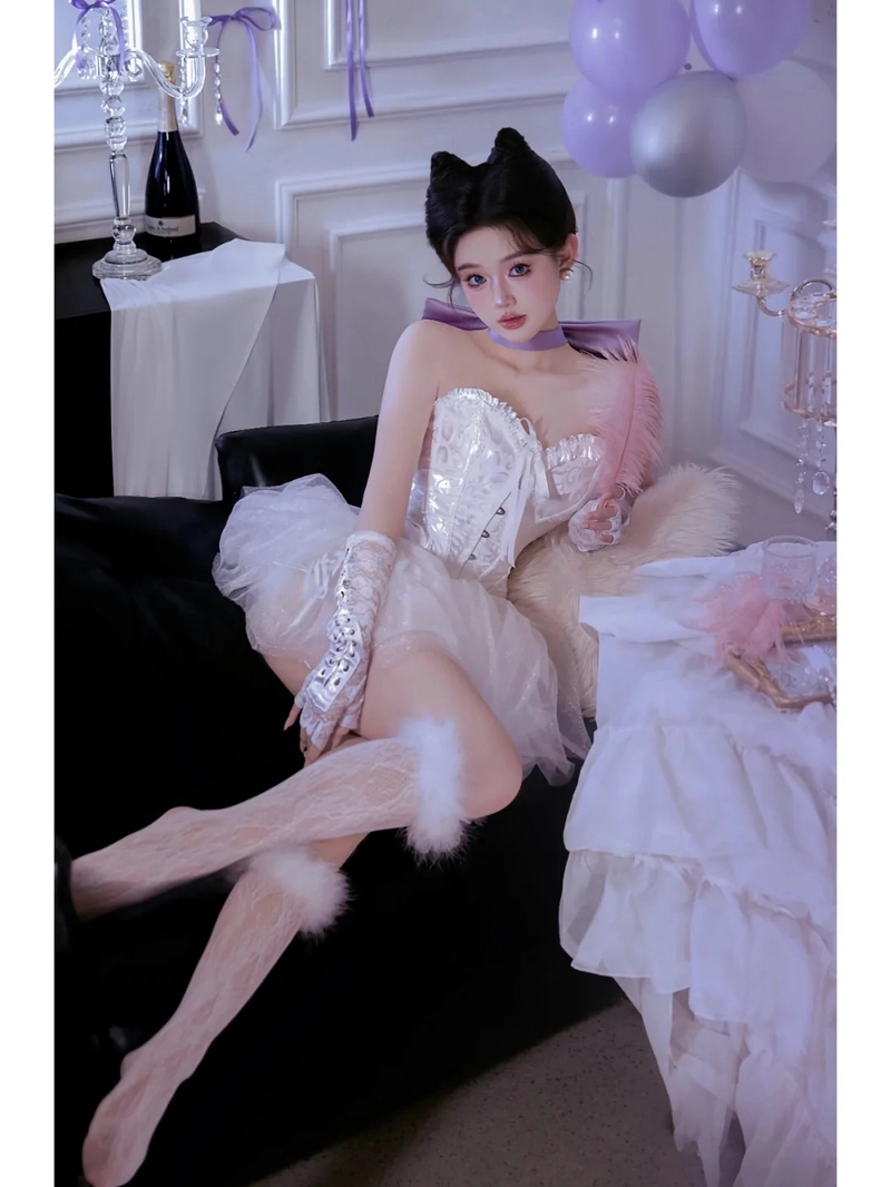 Tạo hình cosplay mèo đáng yêu nhưng gợi cảm