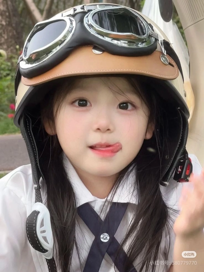 Ảnh bé gái xinh cute dễ thương