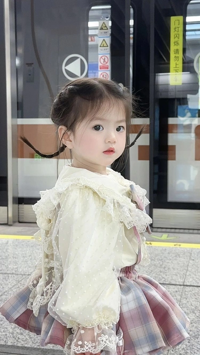 Ảnh bé gái xinh dễ thương