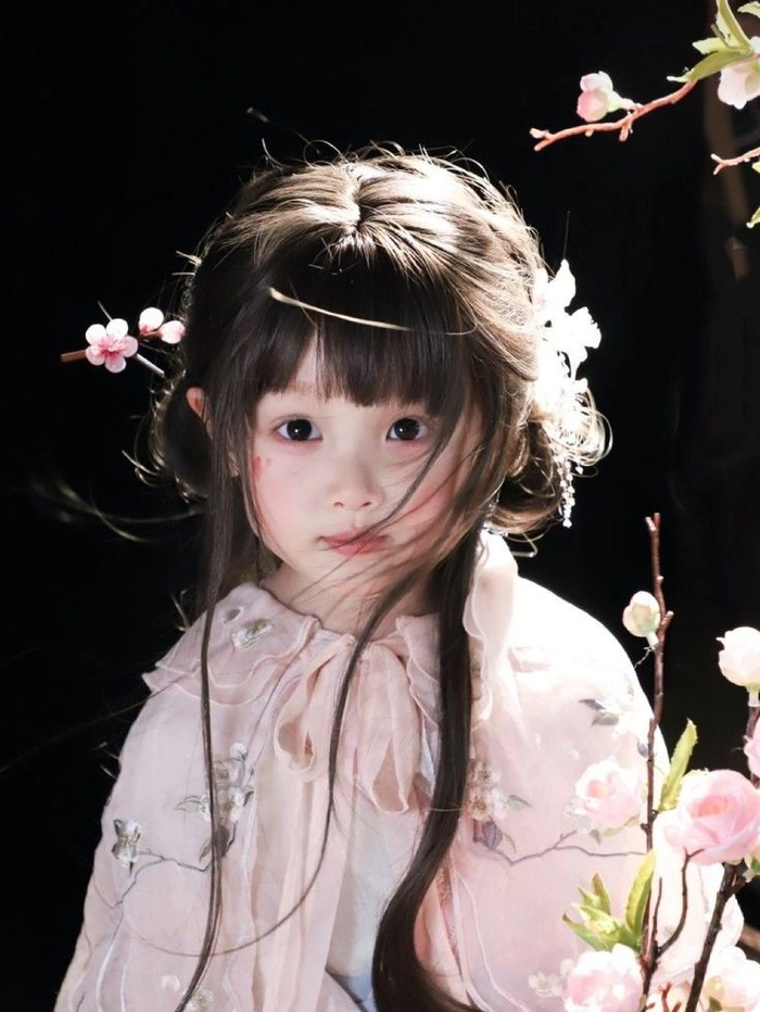 Ảnh bé gái xinh trong sáng