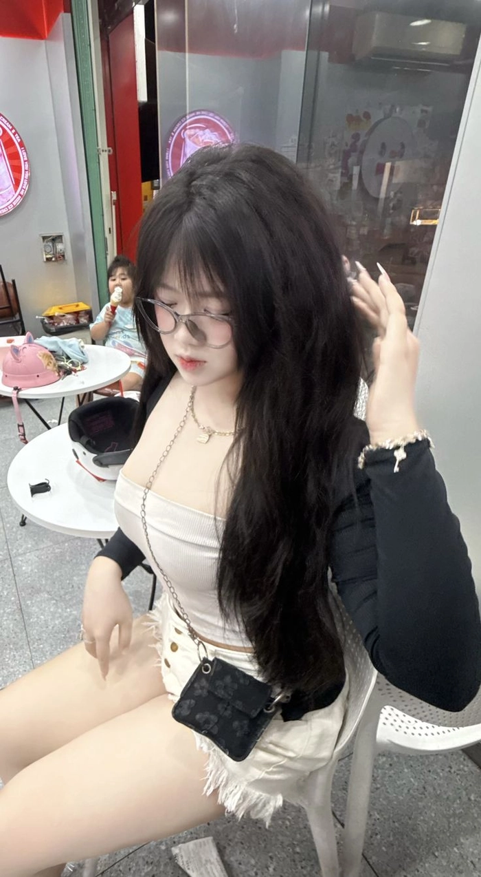 Ảnh cô gái béo xinh mang cảm xúc tích cực