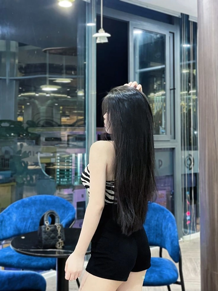 Ảnh cô gái quay lưng đẹp tự nhiên