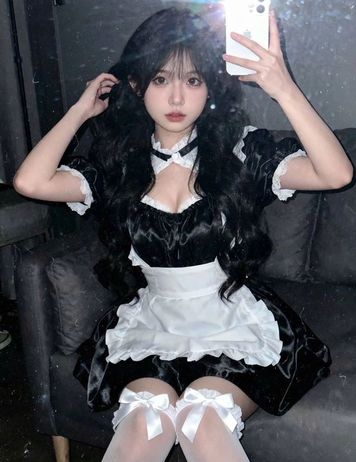 Ảnh con gái mặc đồ hầu gái hiện đại