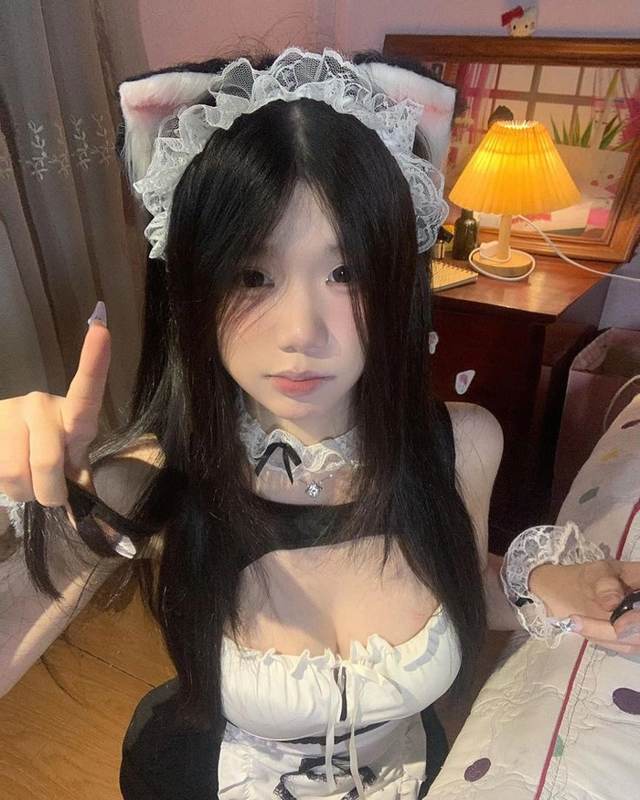 Ảnh con gái mặc đồ hầu gái phong cách trẻ