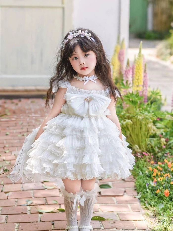 Ảnh em bé gái dễ thương xinh xắn