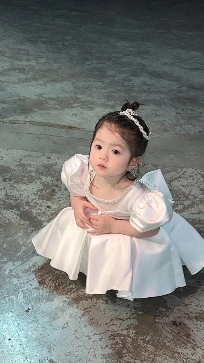 Ảnh em bé gái xinh xắn