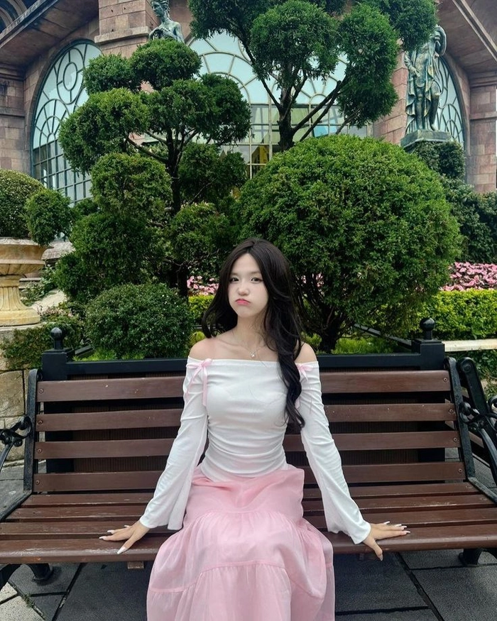 Ảnh gái 2007 xinh với thần thái nhẹ nhàng