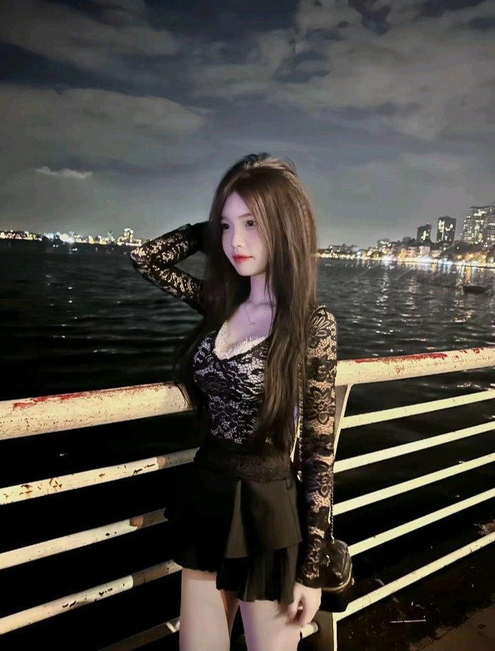 Ảnh gái cấp 2 che mặt đời thường