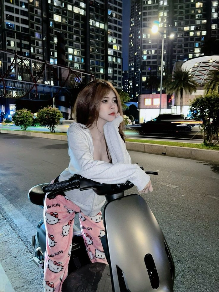 Ảnh gái đẹp mặc đồ ngủ dịu dàng