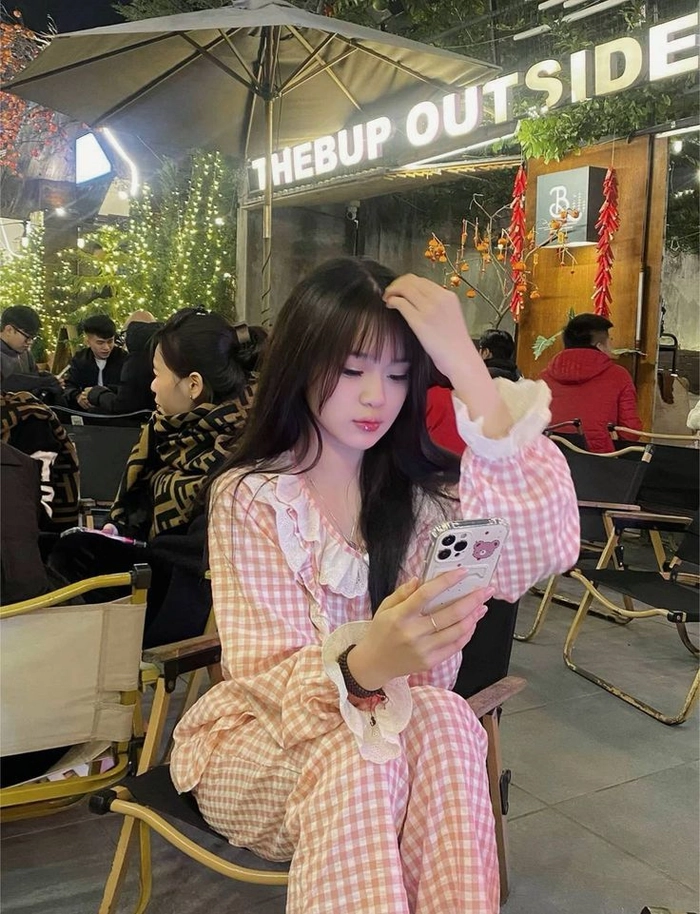 Ảnh gái đẹp mặc đồ ngủ nhẹ nhàng mà cuốn