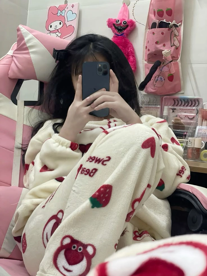 Ảnh gái đẹp mặc đồ ngủ nhìn rất mê