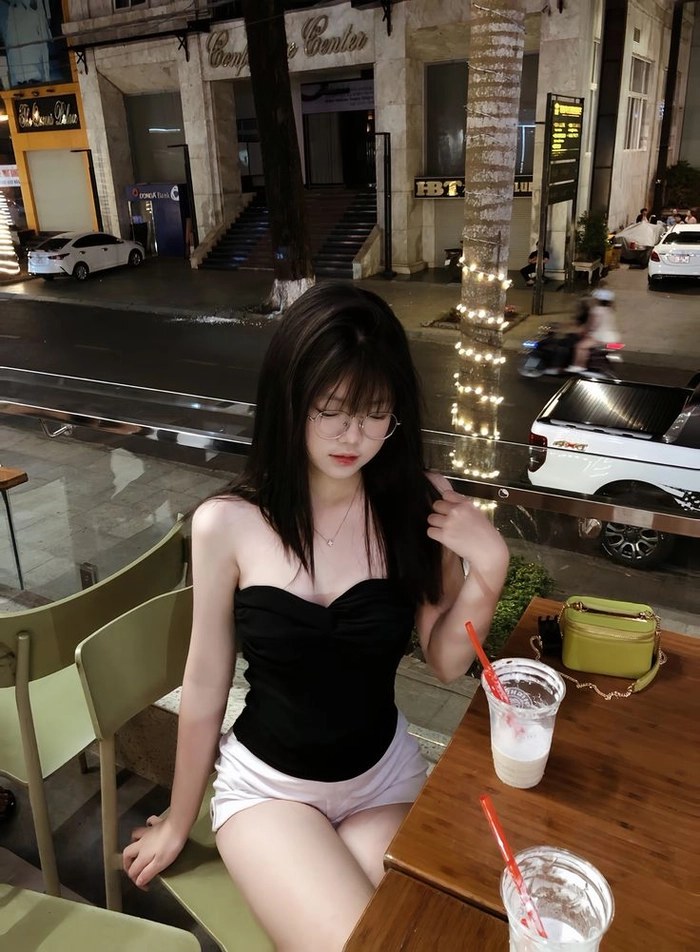 Ảnh gái xinh 2k7 che mặt dễ thương