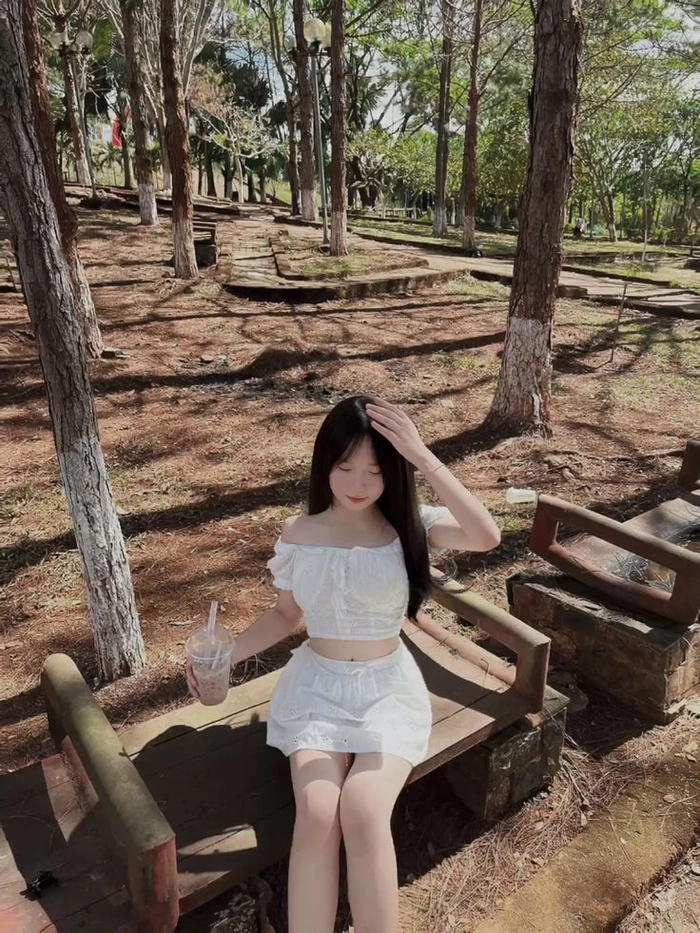 Ảnh gái xinh 2k7 nhẹ nhàng tinh tế