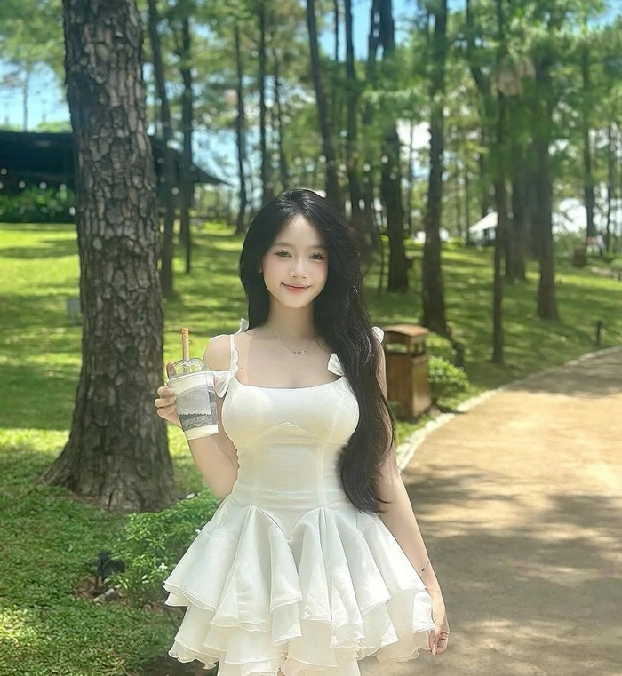 Ảnh gái xinh 2k8 che mặt