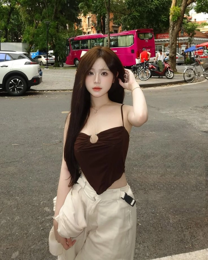 Ảnh gái xinh 2k8 đeo kính cute