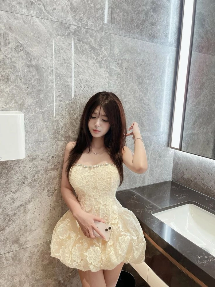 Ảnh gái xinh Instagram phong cách hiện đại